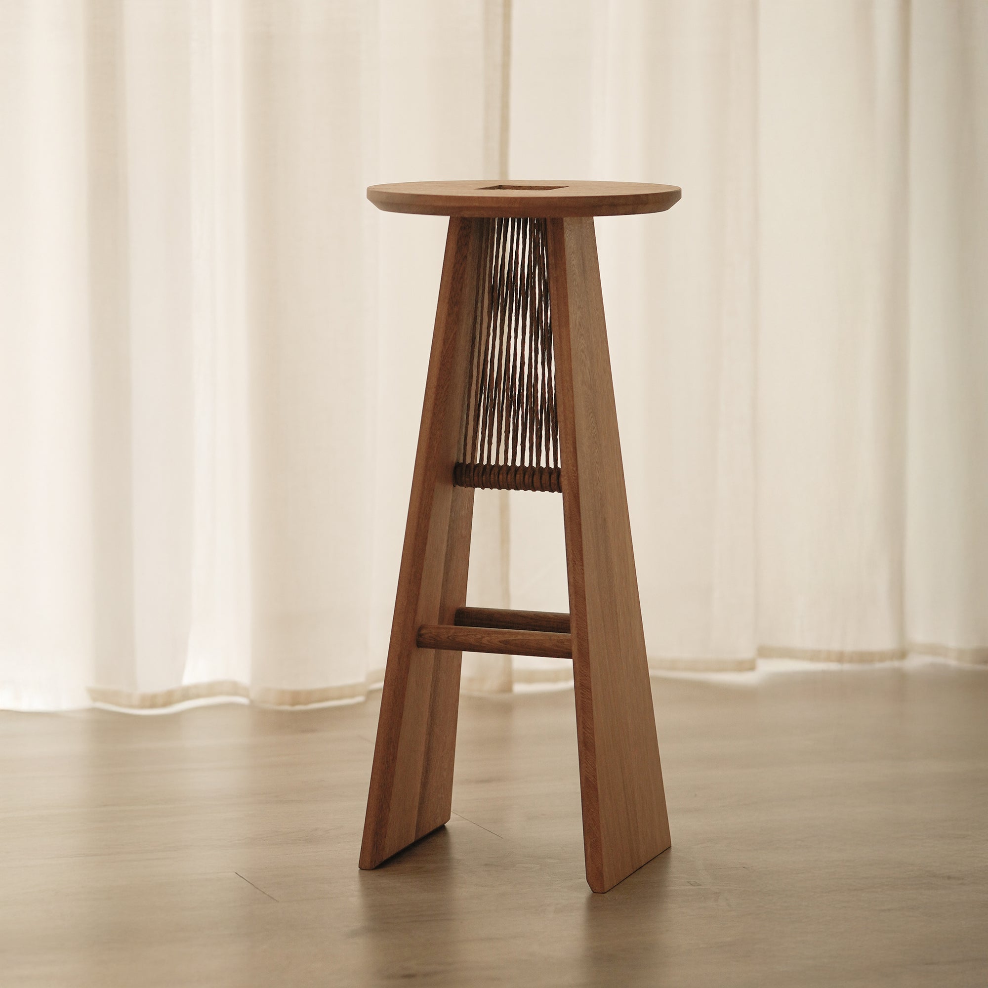 Basurto Bar Stool 02